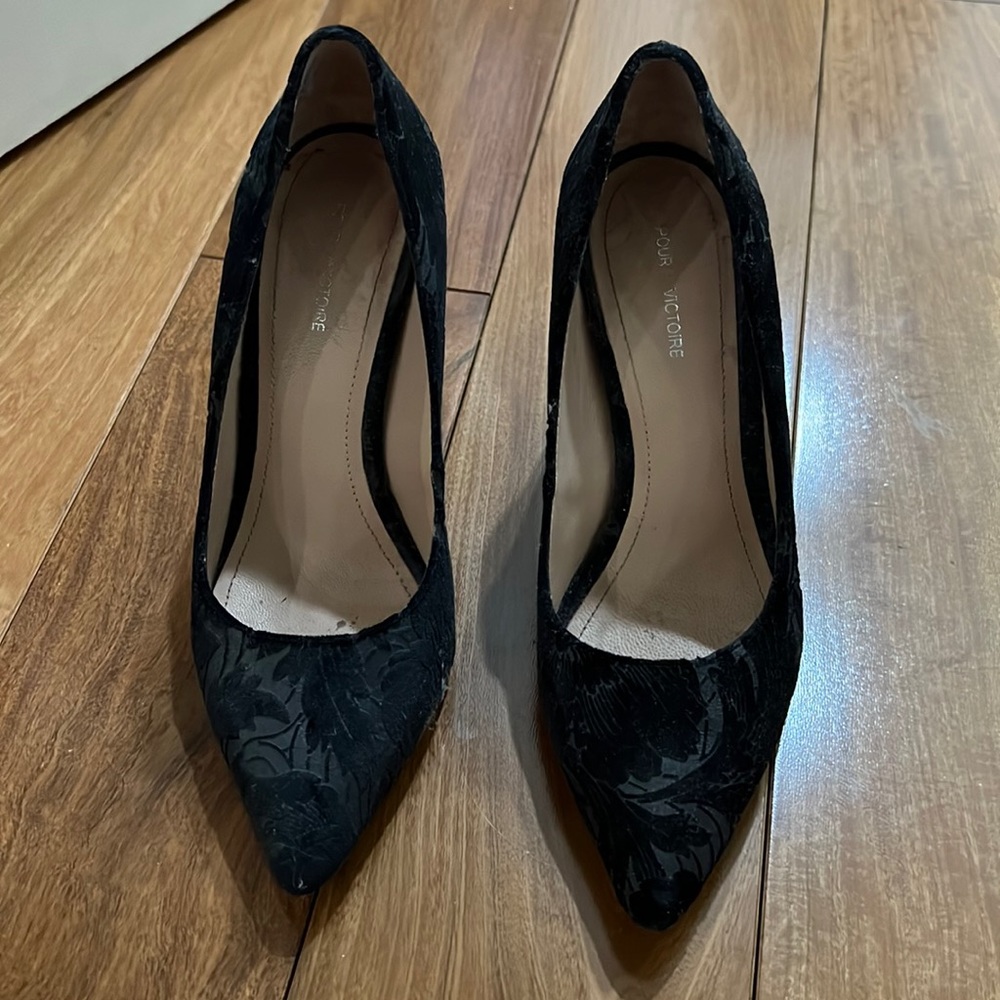 Pour la Victoire - Black Velvet Pumps - Sz 7